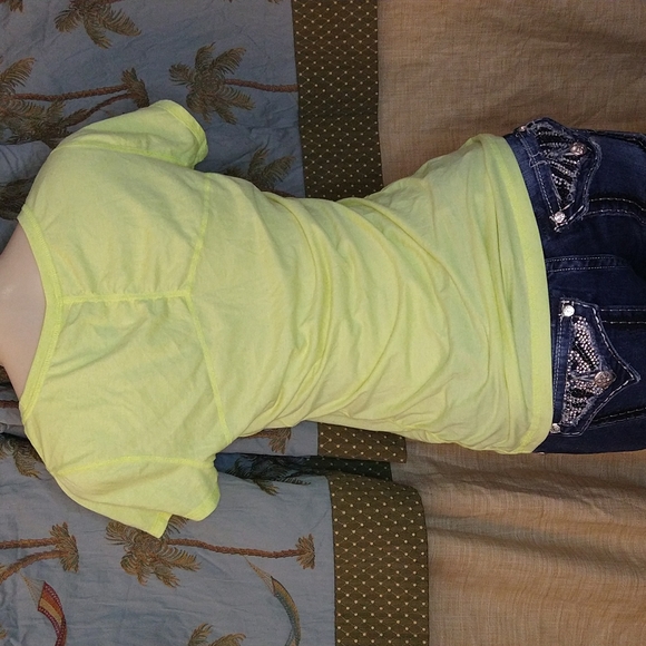 Neon yellow athletic t-shirt - Picture 3 of 5